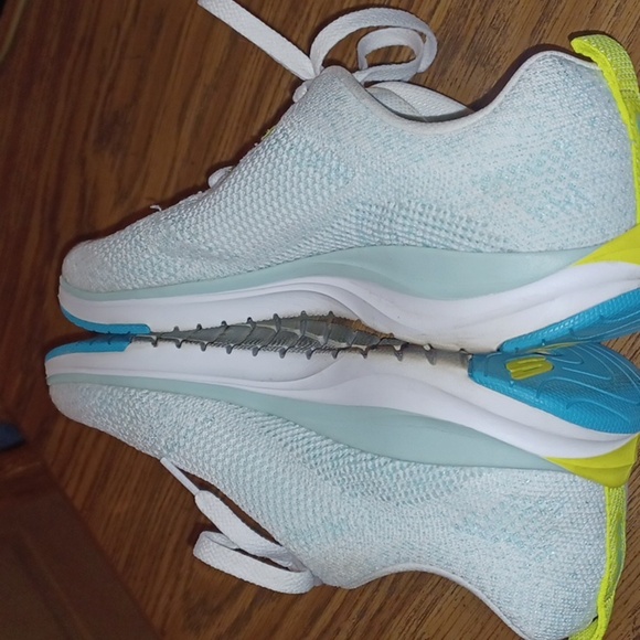 Sketchers Memory Foam Sneakers,  white & turquoise,  size 9.5 - Picture 6 of 8